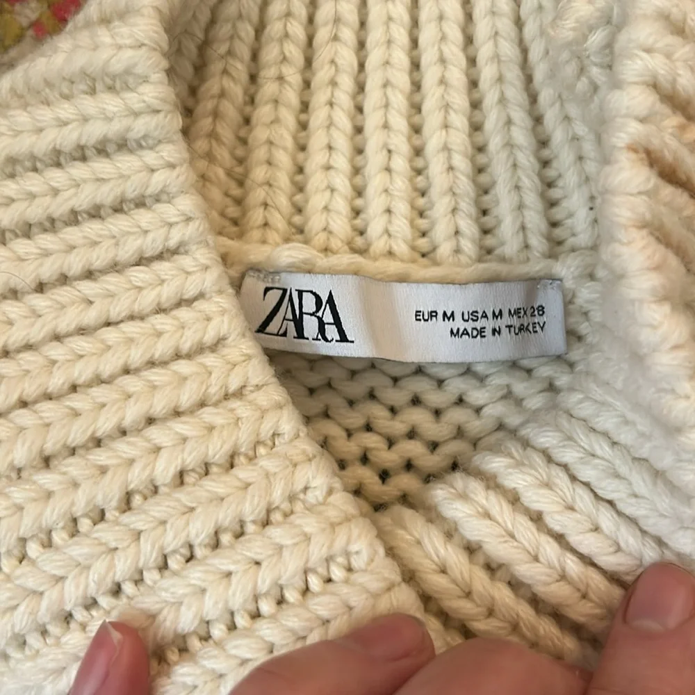 ZARA OPEN BACK CABLE KNIT SWEATER. Ivory. Size M